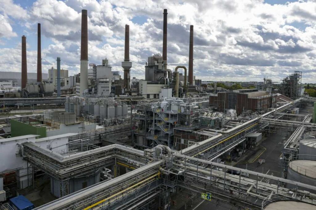 German Orders Plunge 3.7%, Deepening Economic Concerns for Merz
