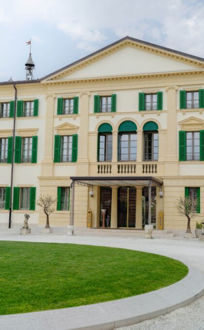 Love App to 'I Do': Sereta & Silvio's Dreamy Destination Romance