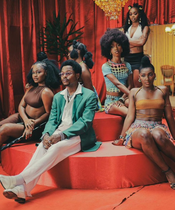 Toye Jay Drops Sizzling Visuals for "Somori" Dance Anthem


Watch: Toye Jay "Somori" Music Video Sets Dance Floors Ablaze


Akiika's Toye Jay Unveils Vibrant "Somori" Music Video
