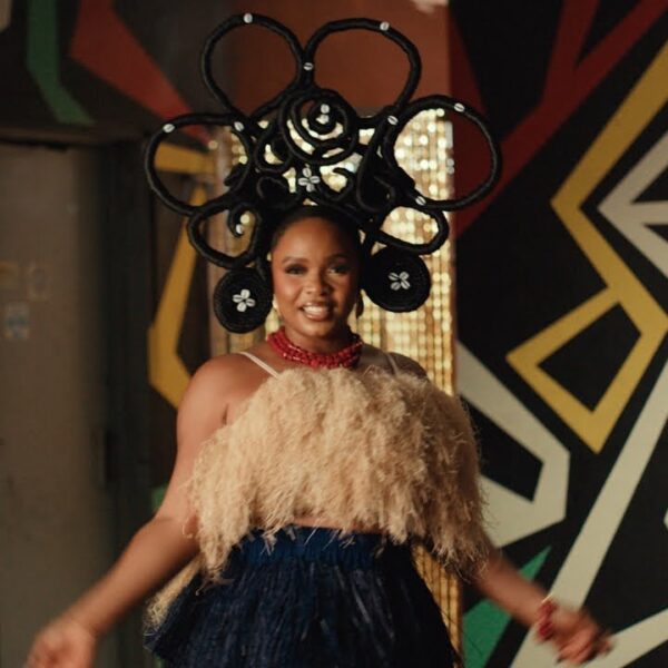 Yemi Alade Spreads Joy in New Dance Anthem "Mbali"


"Mbali": Yemi Alade's Feel-Good Banger Celebrates Living Free


Dance Your Worries Away with Yemi Alade's Vibrant "Mbali"