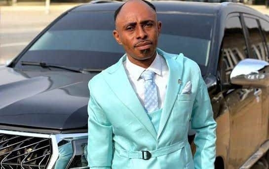 Abuja Pastor Accused of Raping Teenager Visits Victim’s Family, Publicly Begs for Forgiveness